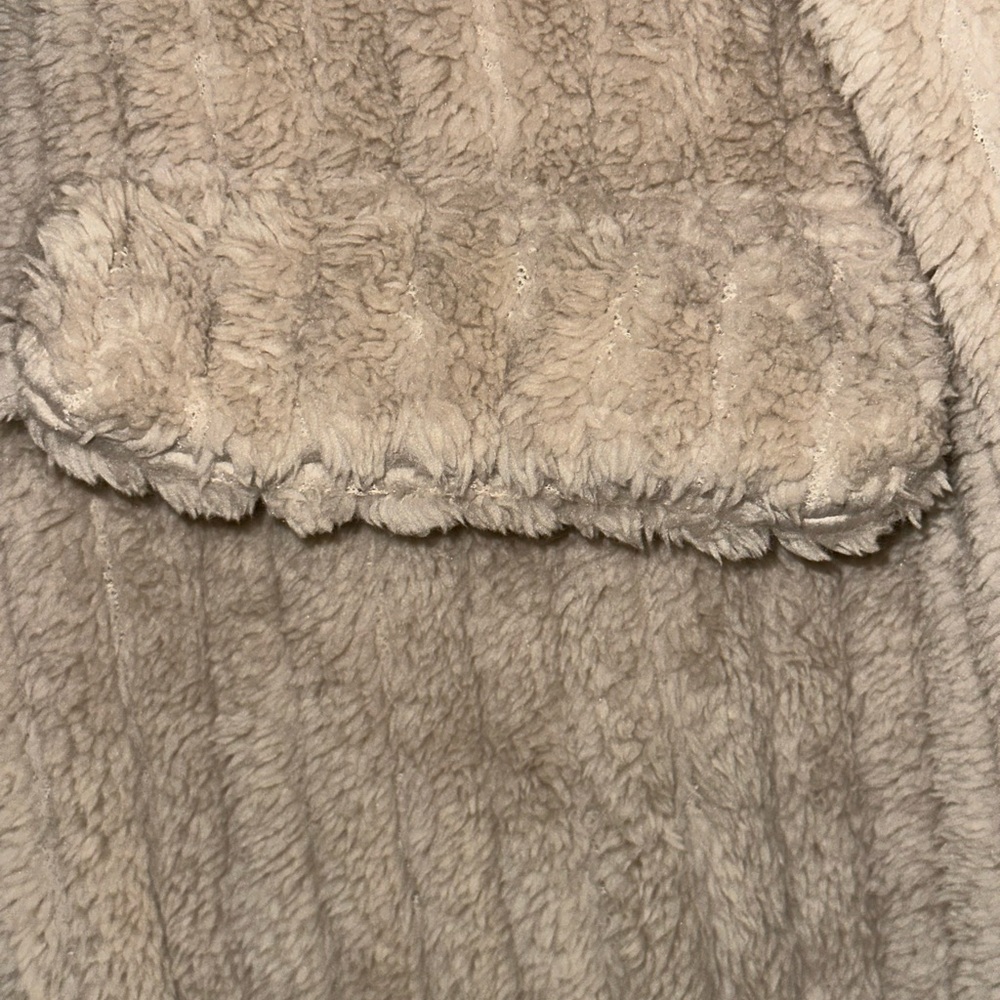 Elegant Beige Women's Cardigan - Picture 5 of 9